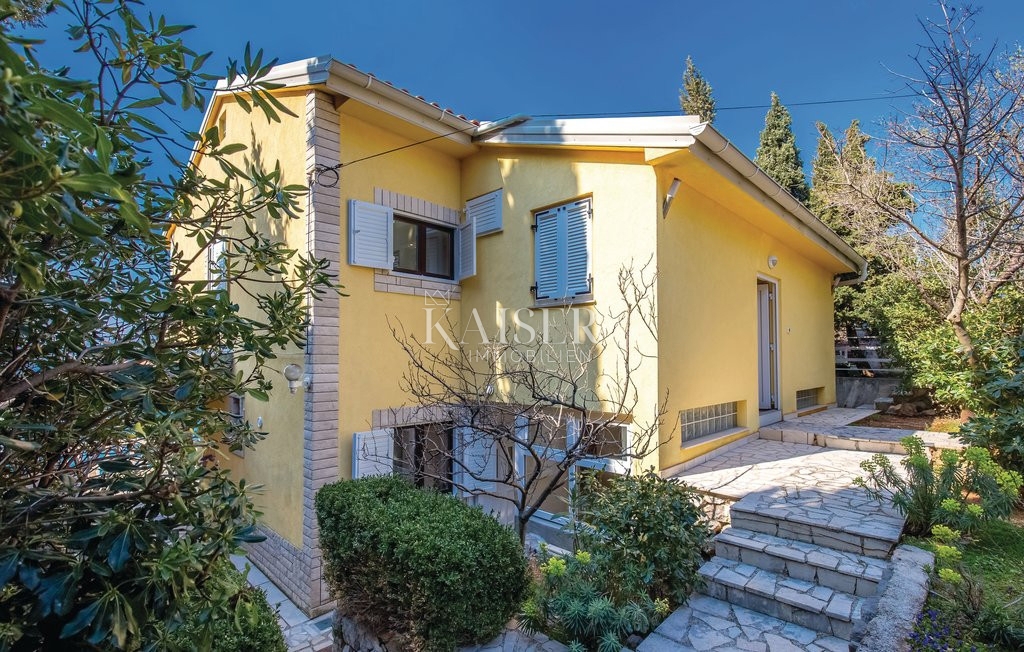 Hiša prva vrsta ob morju v bližini Novega Vinodolskega