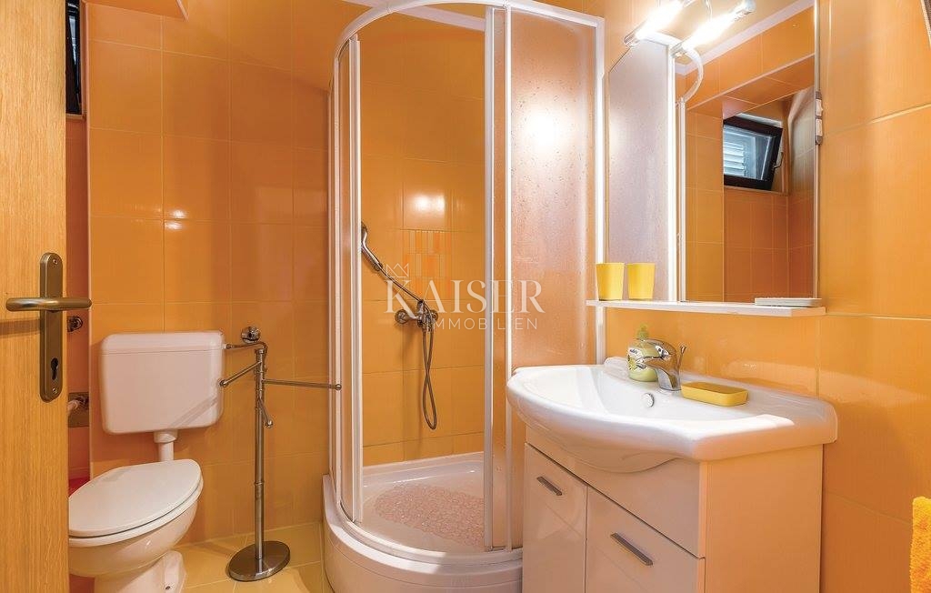 Hiša prva vrsta ob morju v bližini Novega Vinodolskega