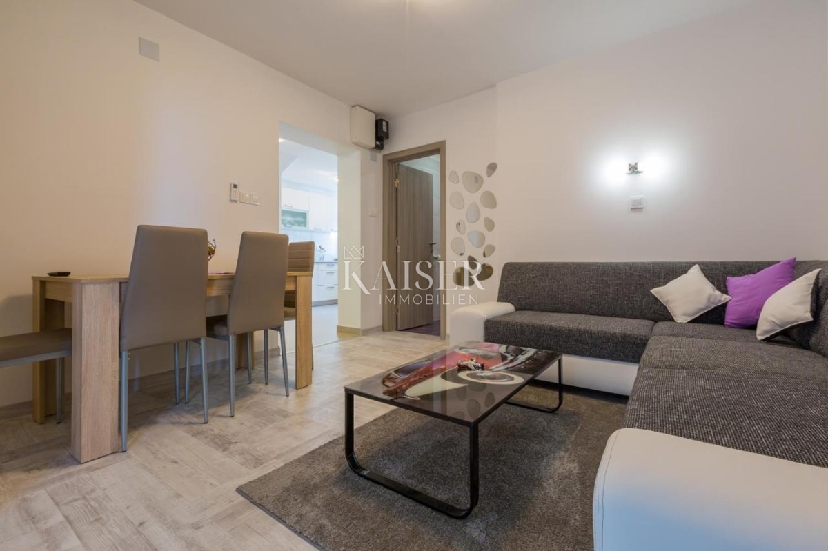 Hiša prva vrsta ob morju v bližini Novega Vinodolskega