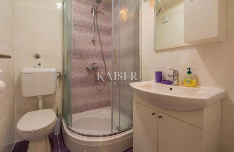 Hiša prva vrsta ob morju v bližini Novega Vinodolskega