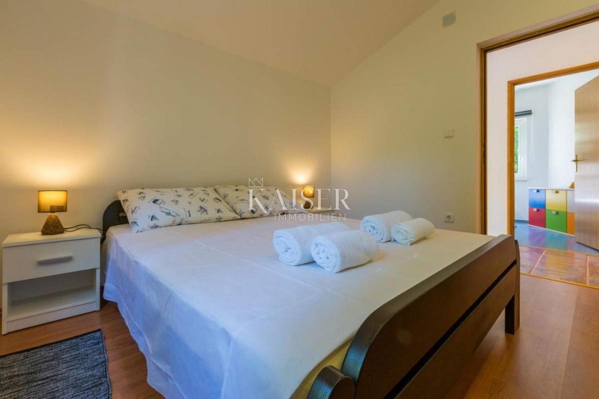 Hiša prva vrsta ob morju v bližini Novega Vinodolskega