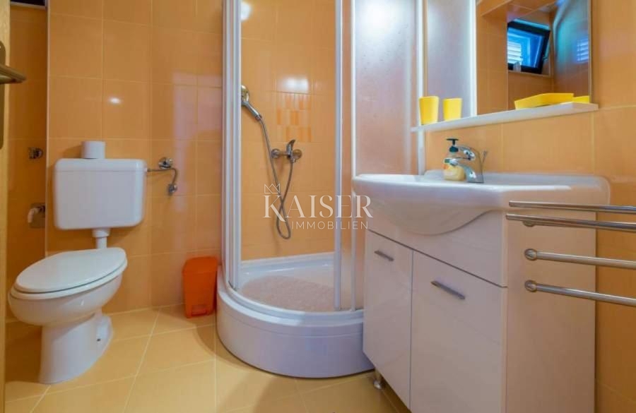 Hiša prva vrsta ob morju v bližini Novega Vinodolskega