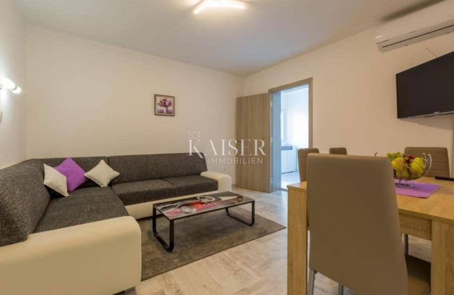 Hiša prva vrsta ob morju v bližini Novega Vinodolskega