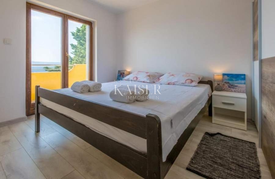 Hiša prva vrsta ob morju v bližini Novega Vinodolskega