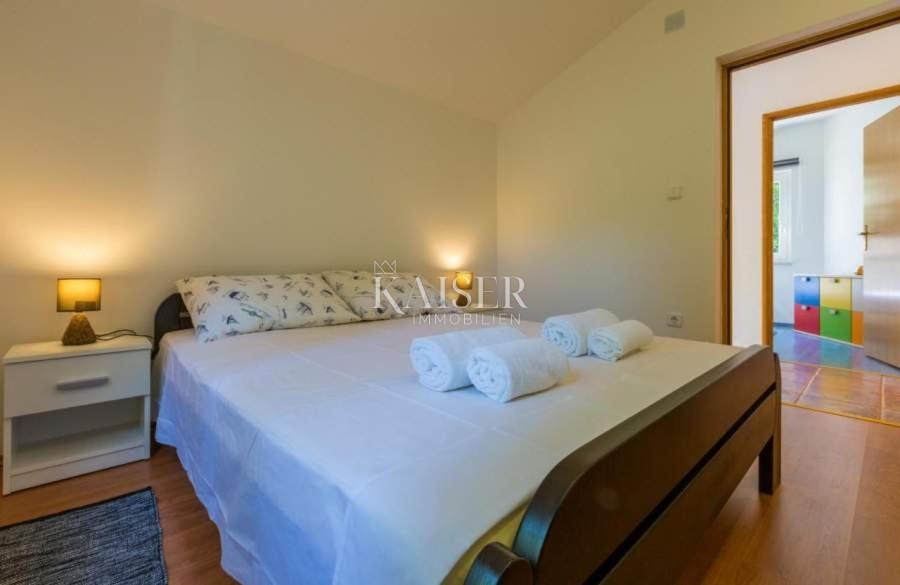 Hiša prva vrsta ob morju v bližini Novega Vinodolskega