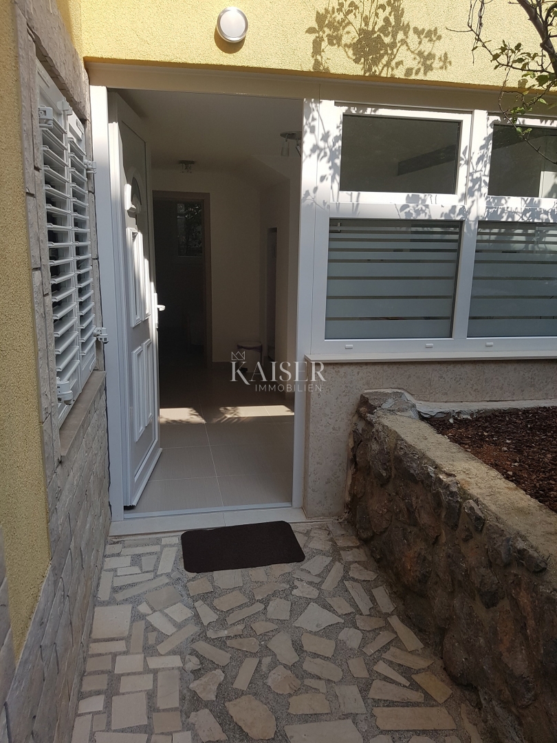 Hiša prva vrsta ob morju v bližini Novega Vinodolskega