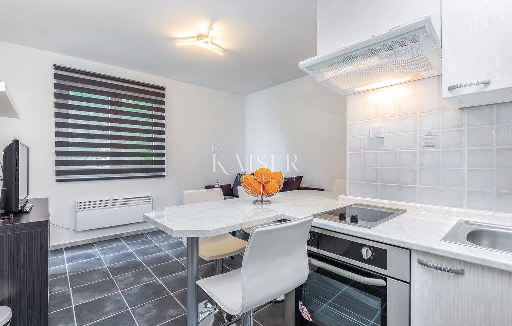 Hiša prva vrsta ob morju v bližini Novega Vinodolskega