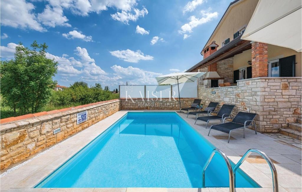 Istra, Umag, polpritlična hiša z bazenom, 300 m od morja