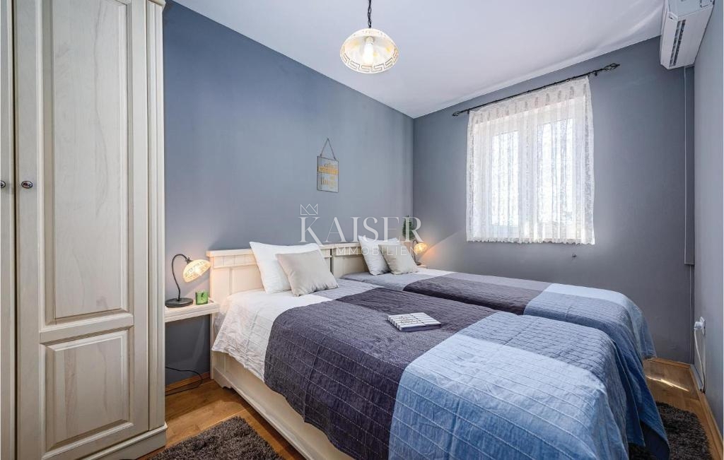 Istra, Umag, polpritlična hiša z bazenom, 300 m od morja