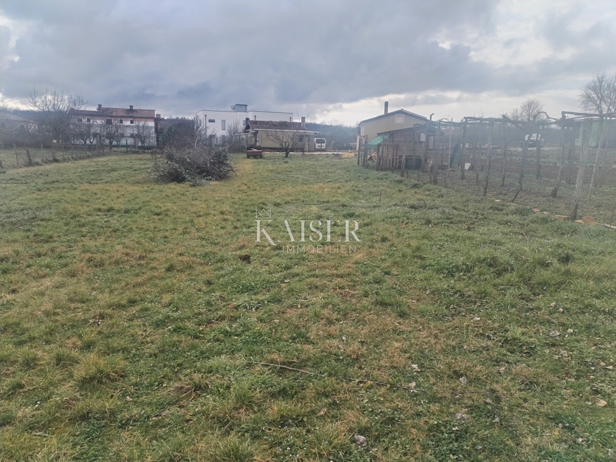 Istra, območje Umaga, gradbeno zemljišče 1100m2