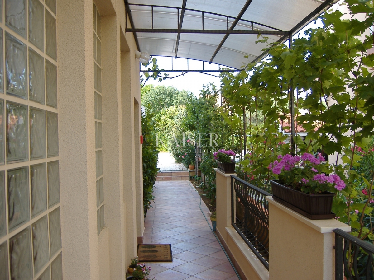 Sukošan - hiša prva vrsta do morja