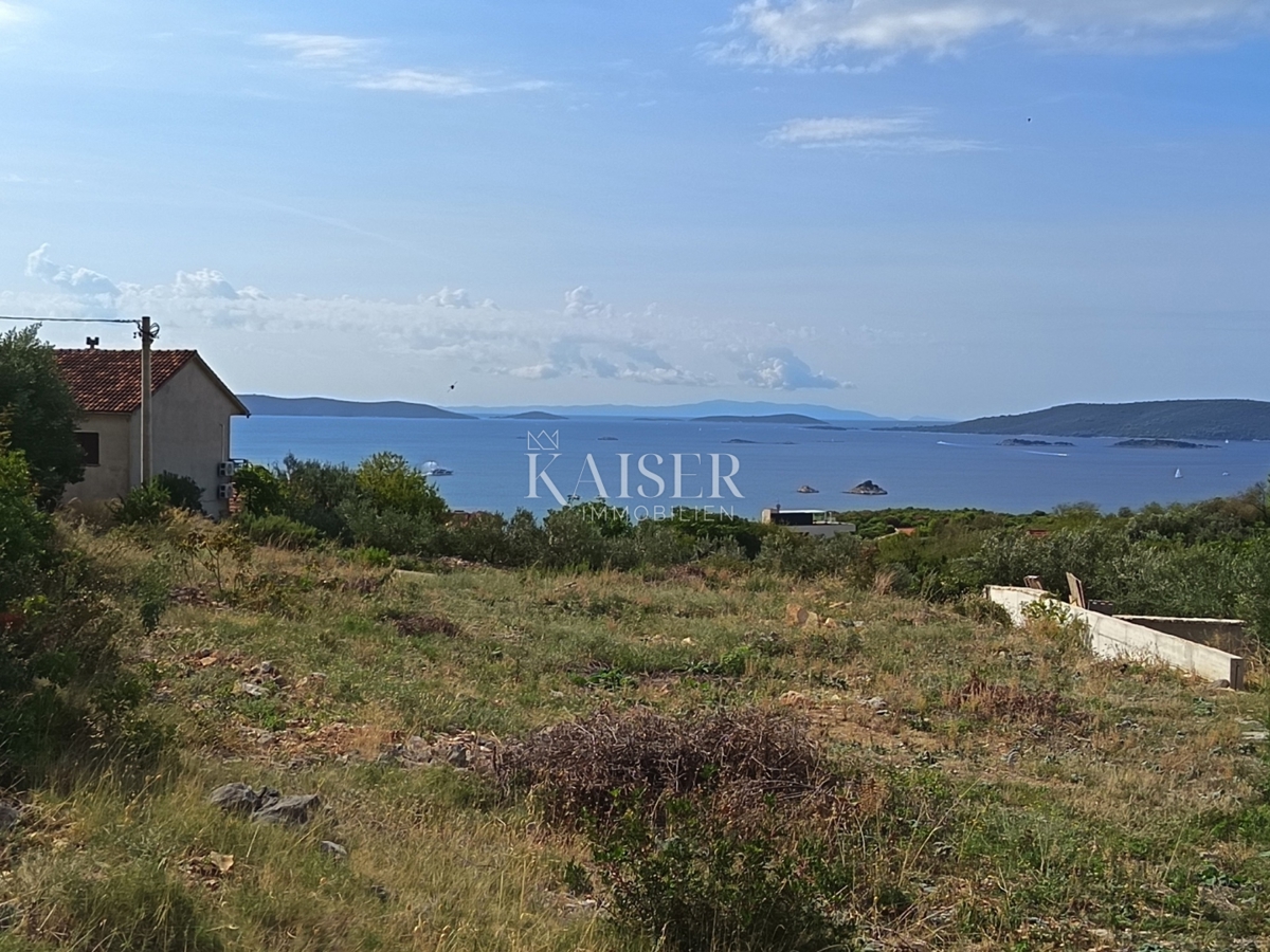 Seget Donji - Gradbeno zemljišče s panoramskim pogledom na morje