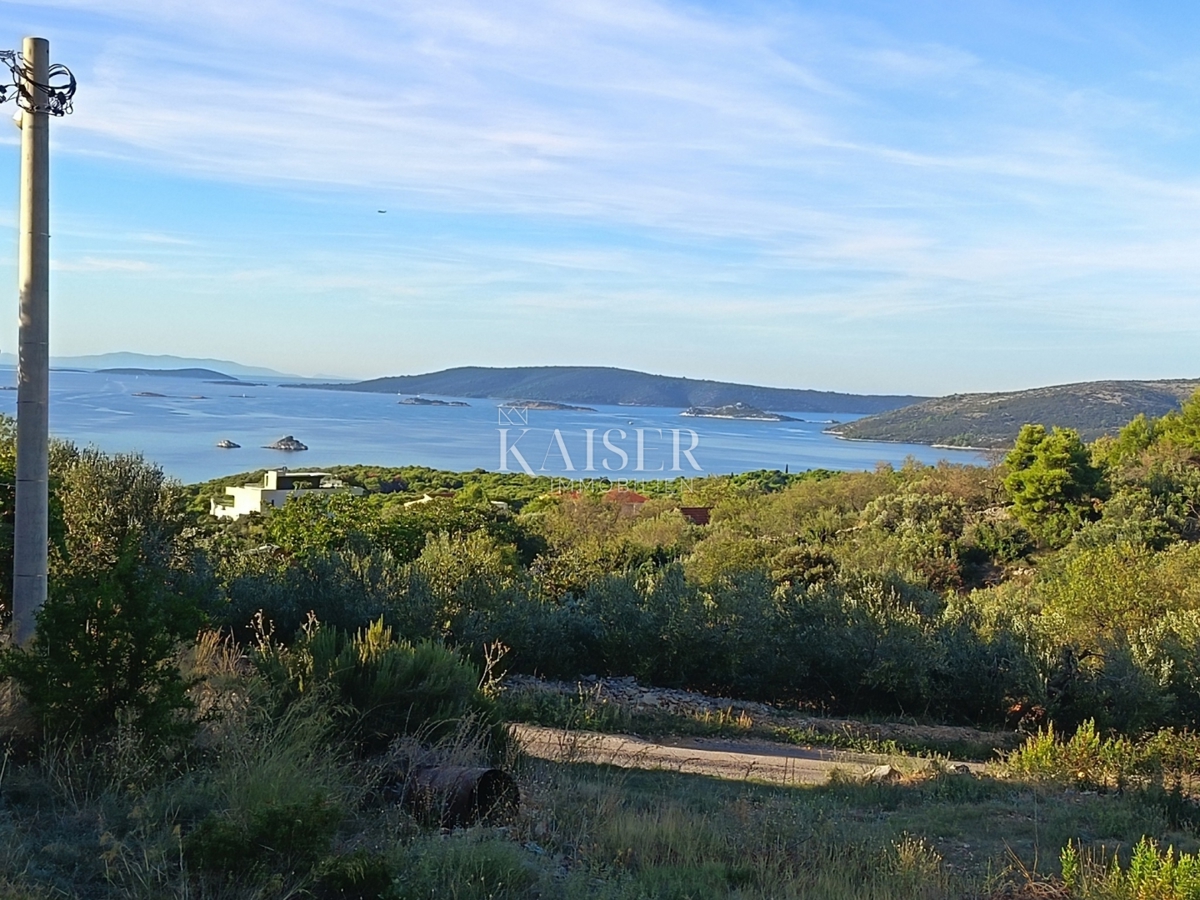 Seget Donji - Gradbeno zemljišče s panoramskim pogledom na morje