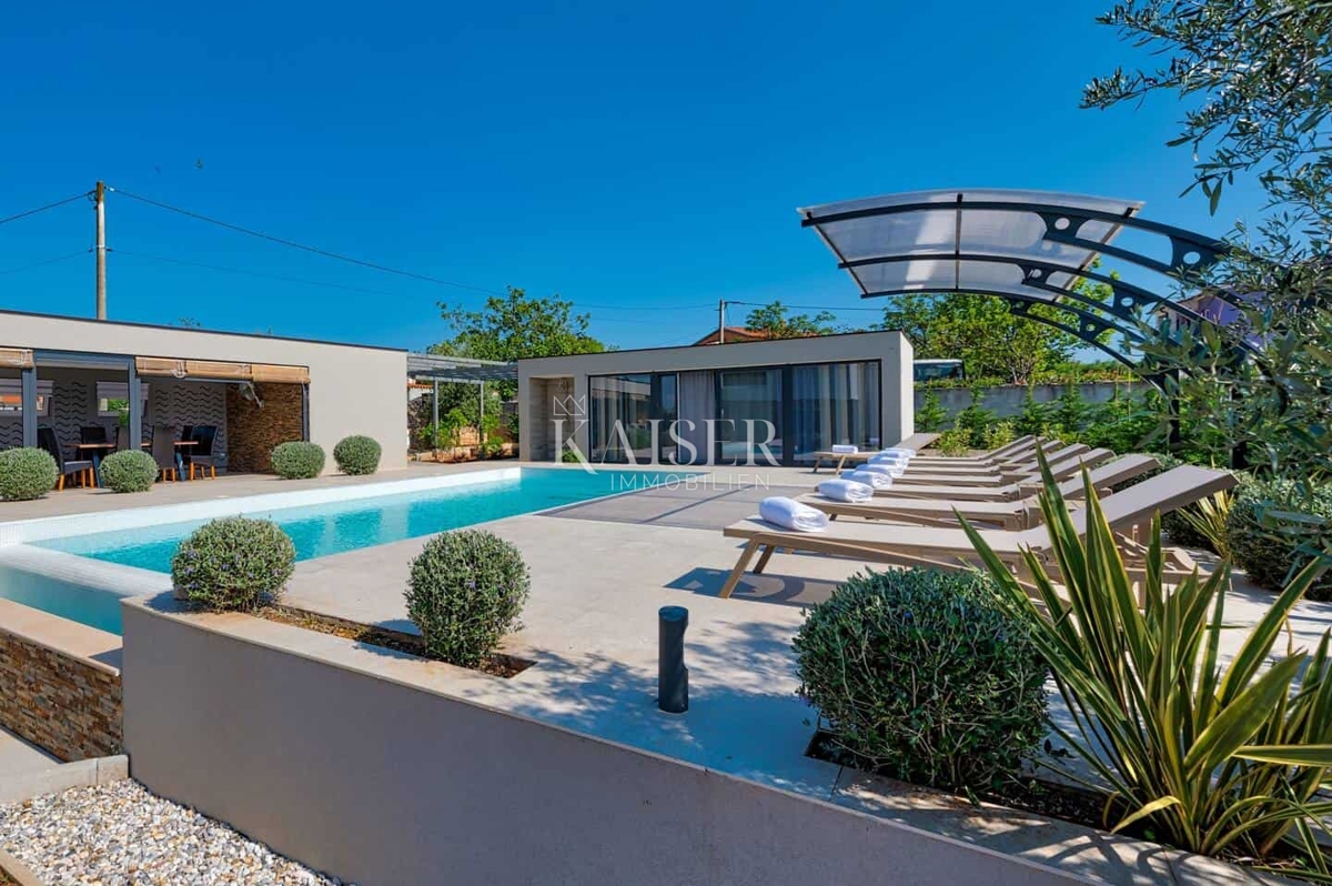 Hiša z bazenom v bližini Vodnjana