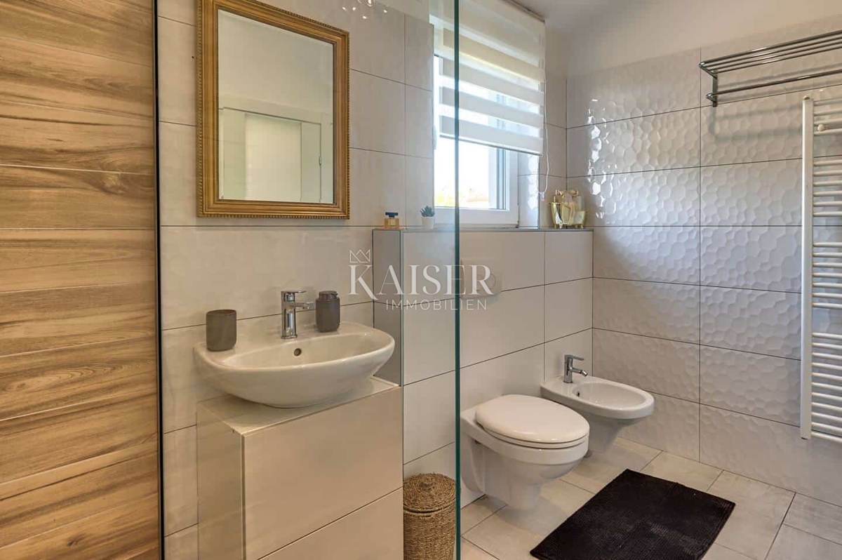 Hiša z bazenom v bližini Vodnjana