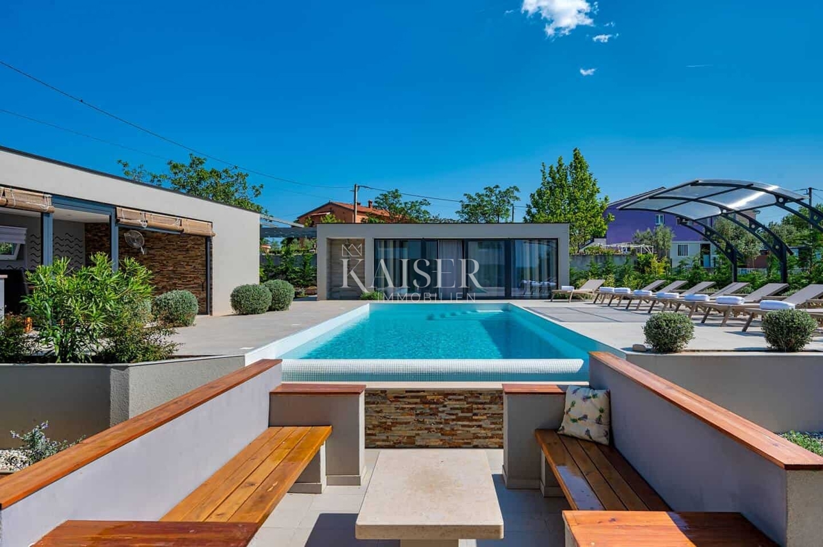 Hiša z bazenom v bližini Vodnjana