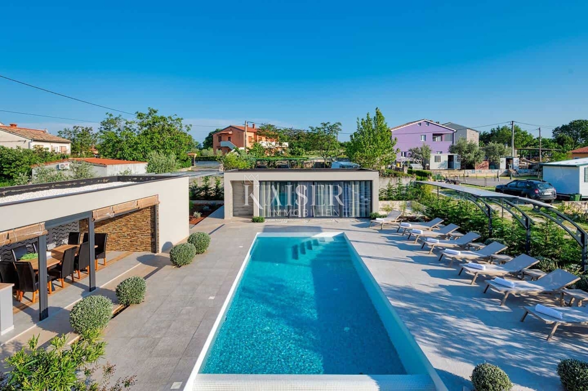 Hiša z bazenom v bližini Vodnjana