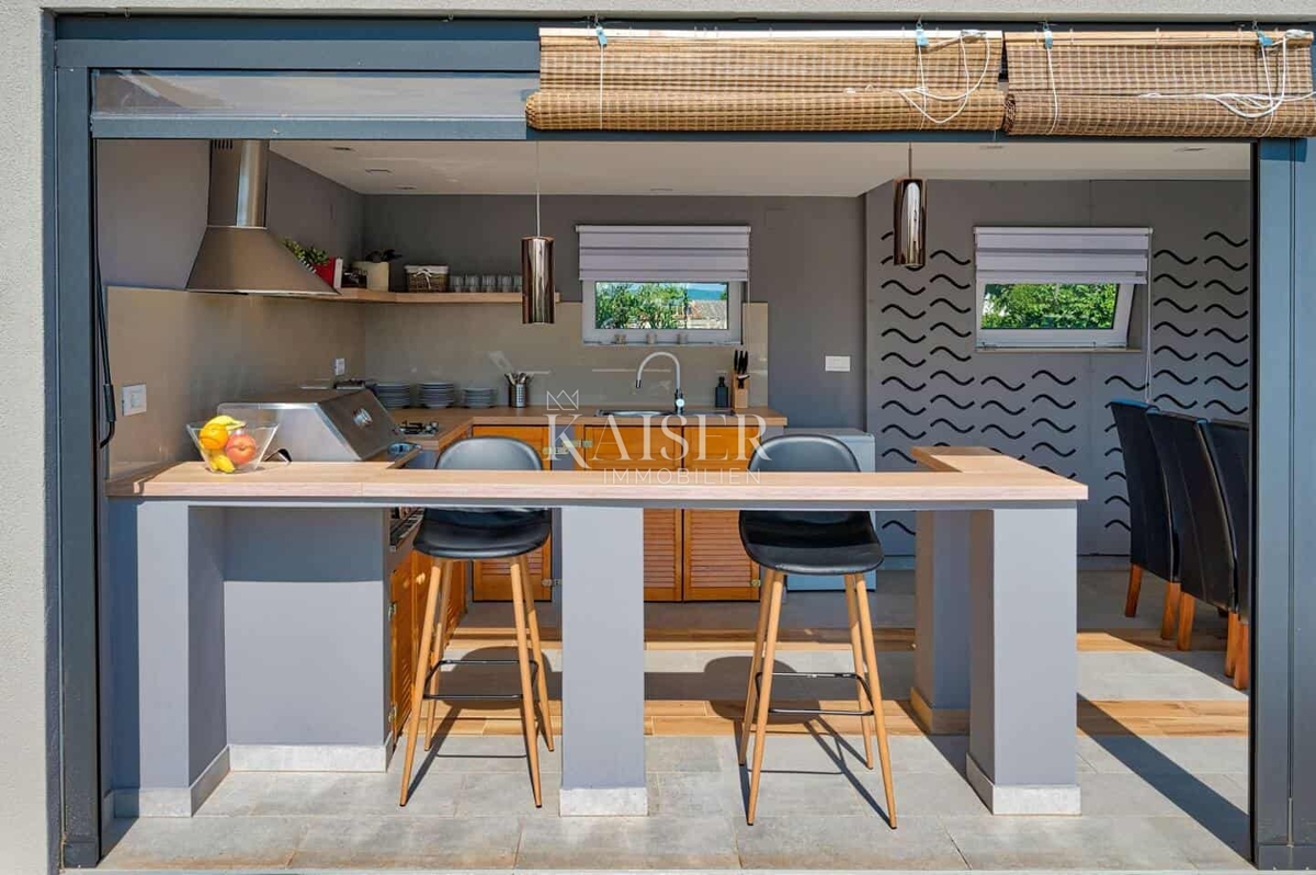 Hiša z bazenom v bližini Vodnjana