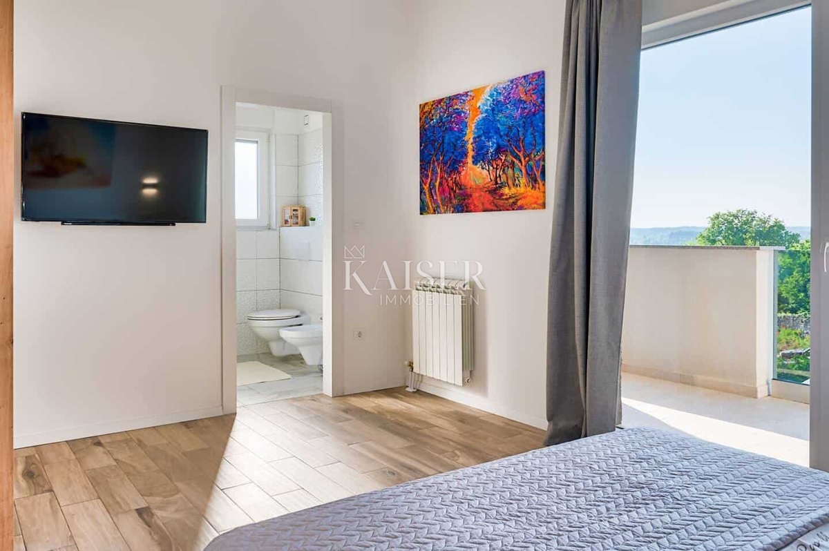 Hiša z bazenom v bližini Vodnjana