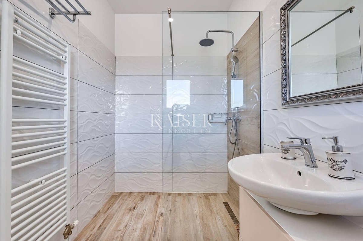 Hiša z bazenom v bližini Vodnjana