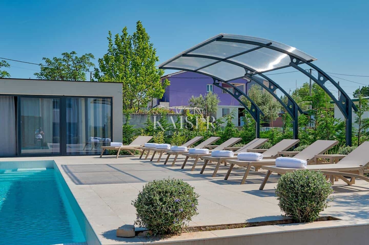 Hiša z bazenom v bližini Vodnjana