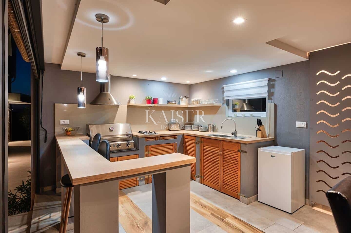 Hiša z bazenom v bližini Vodnjana