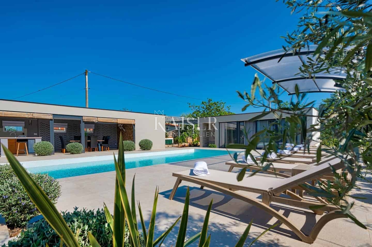 Hiša z bazenom v bližini Vodnjana