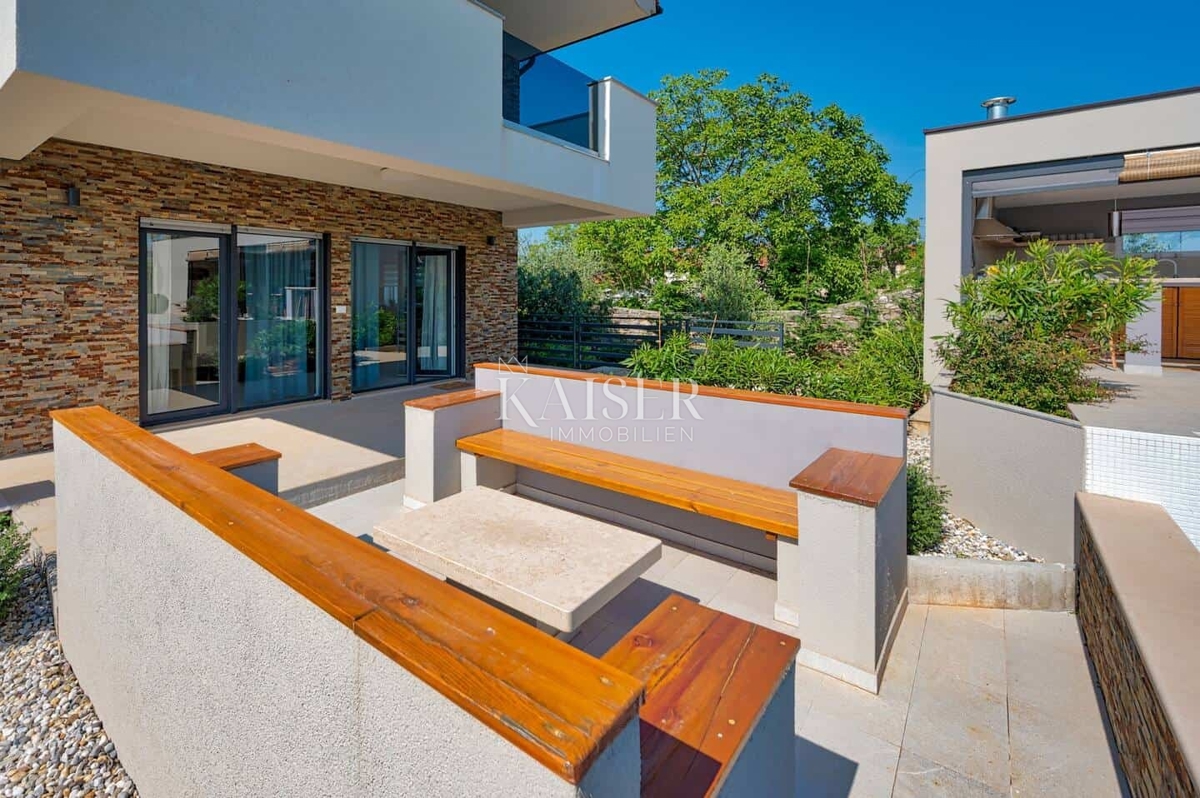 Hiša z bazenom v bližini Vodnjana