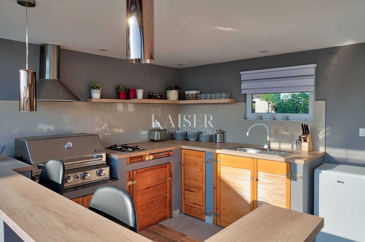 Hiša z bazenom v bližini Vodnjana