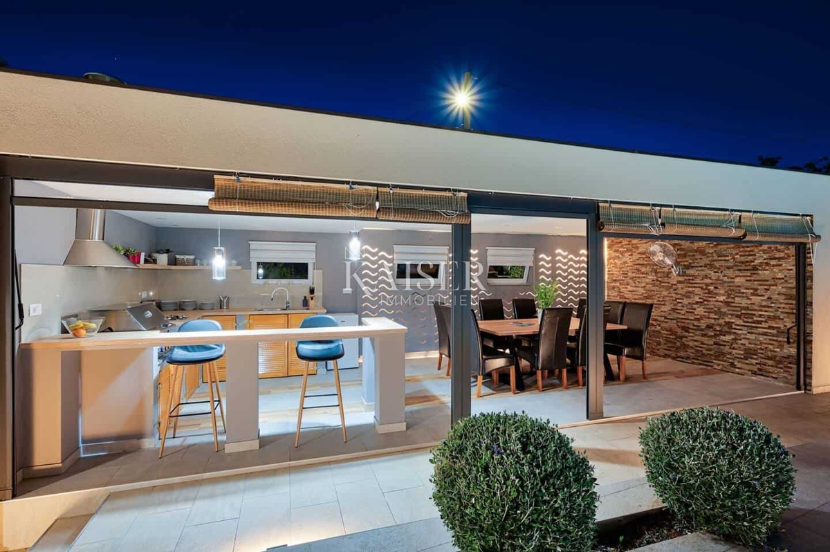 Hiša z bazenom v bližini Vodnjana