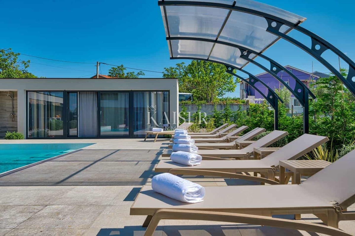 Hiša z bazenom v bližini Vodnjana