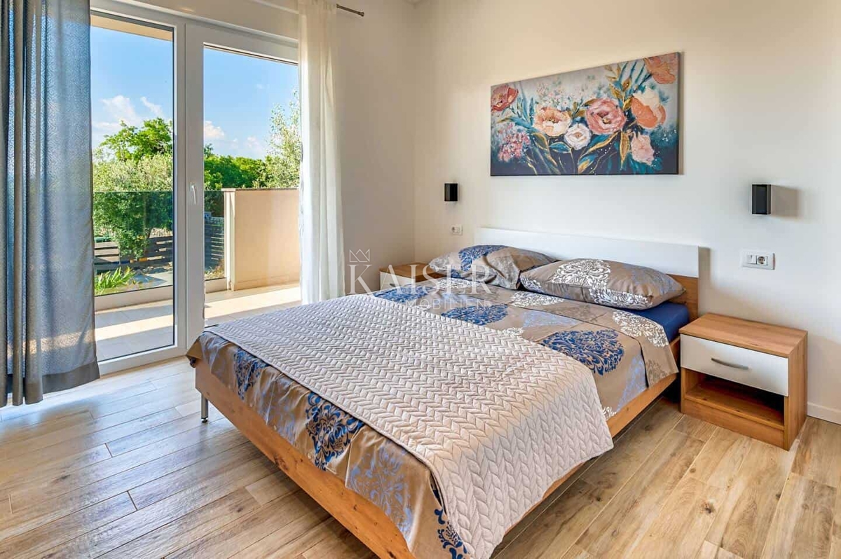 Hiša z bazenom v bližini Vodnjana