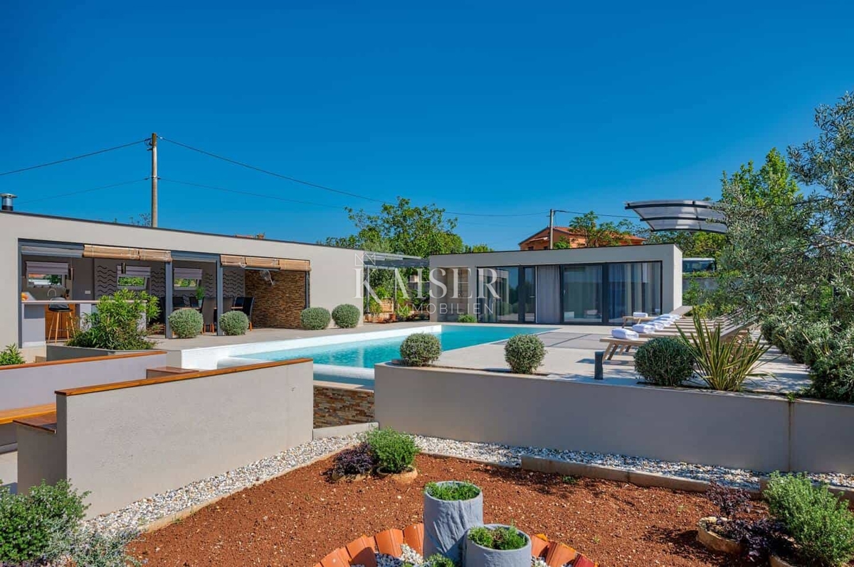 Hiša z bazenom v bližini Vodnjana