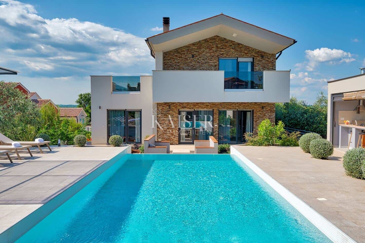 Hiša z bazenom v bližini Vodnjana