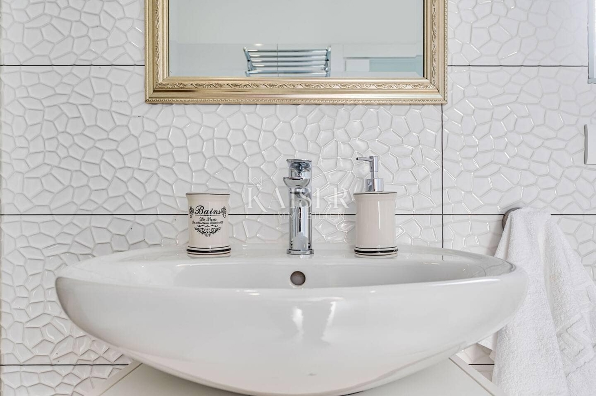 Hiša z bazenom v bližini Vodnjana