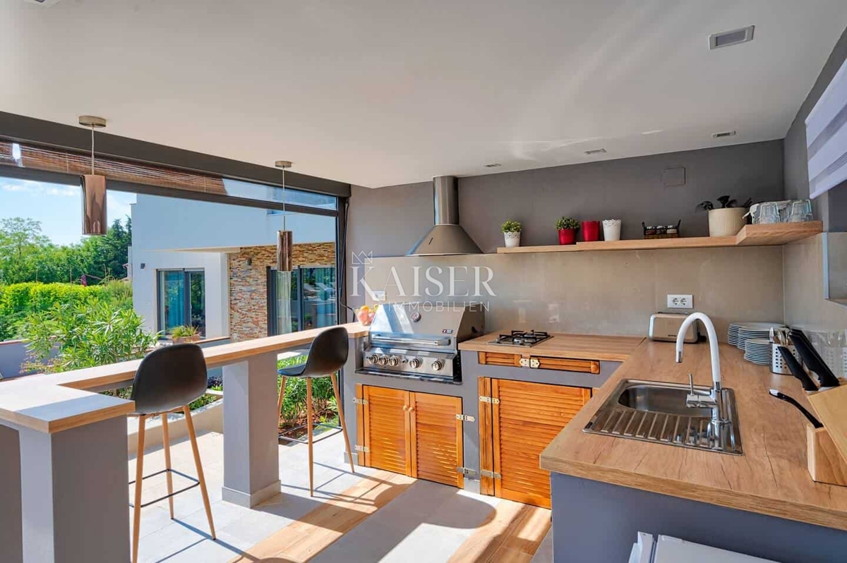 Hiša z bazenom v bližini Vodnjana