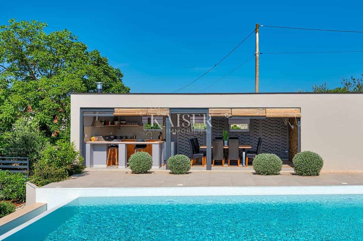 Hiša z bazenom v bližini Vodnjana