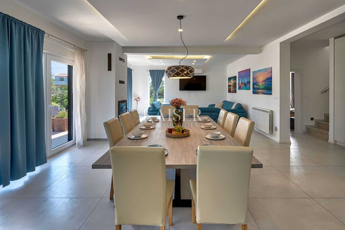 Hiša z bazenom v bližini Vodnjana