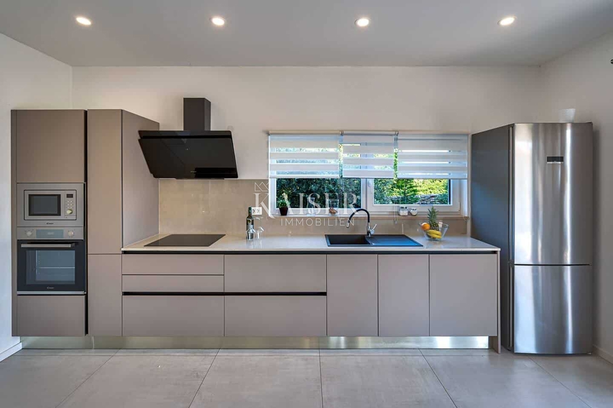 Hiša z bazenom v bližini Vodnjana