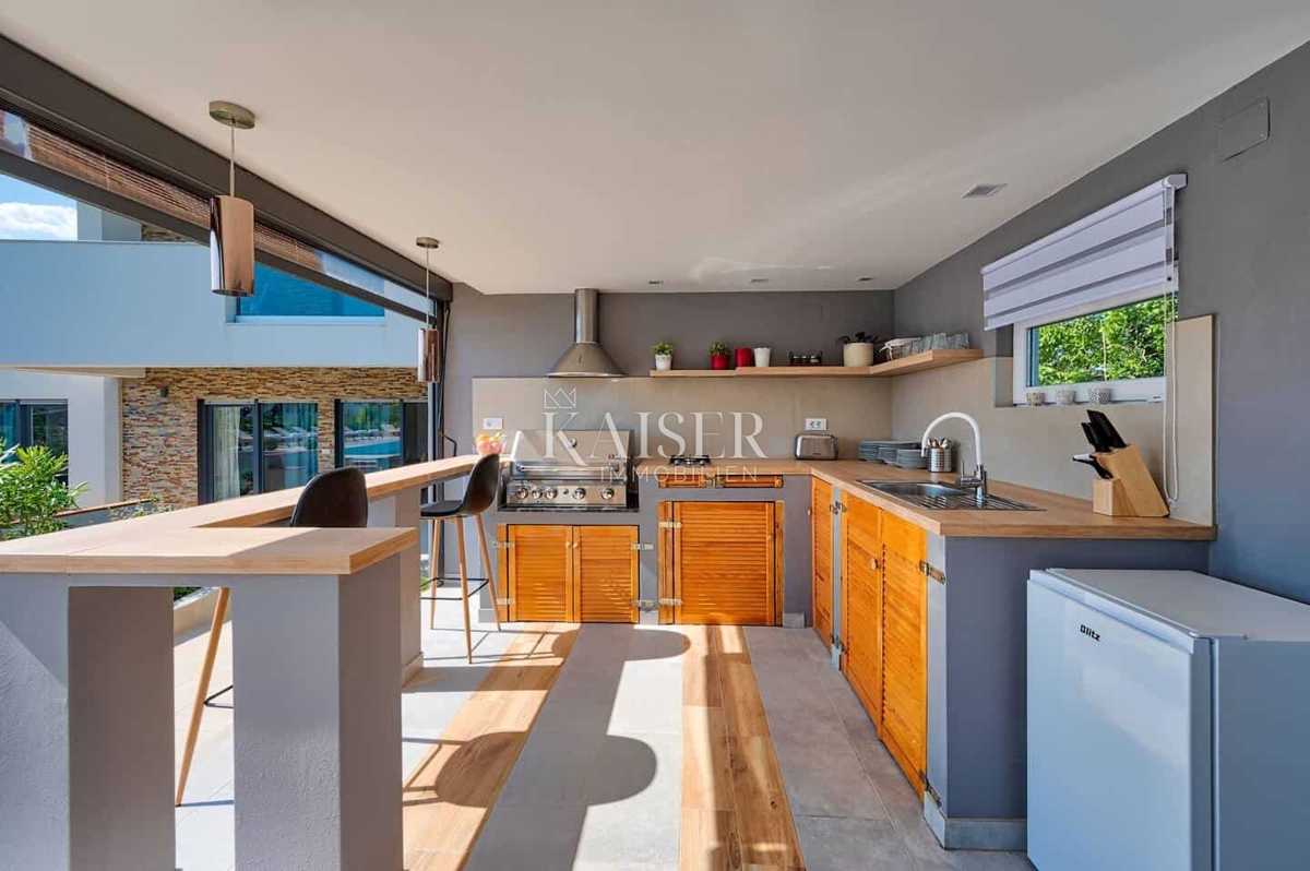 Hiša z bazenom v bližini Vodnjana