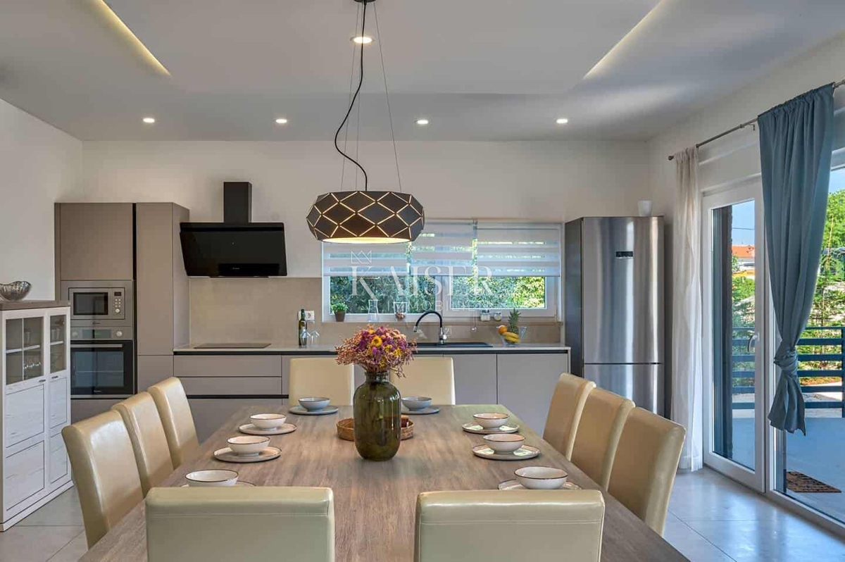 Hiša z bazenom v bližini Vodnjana