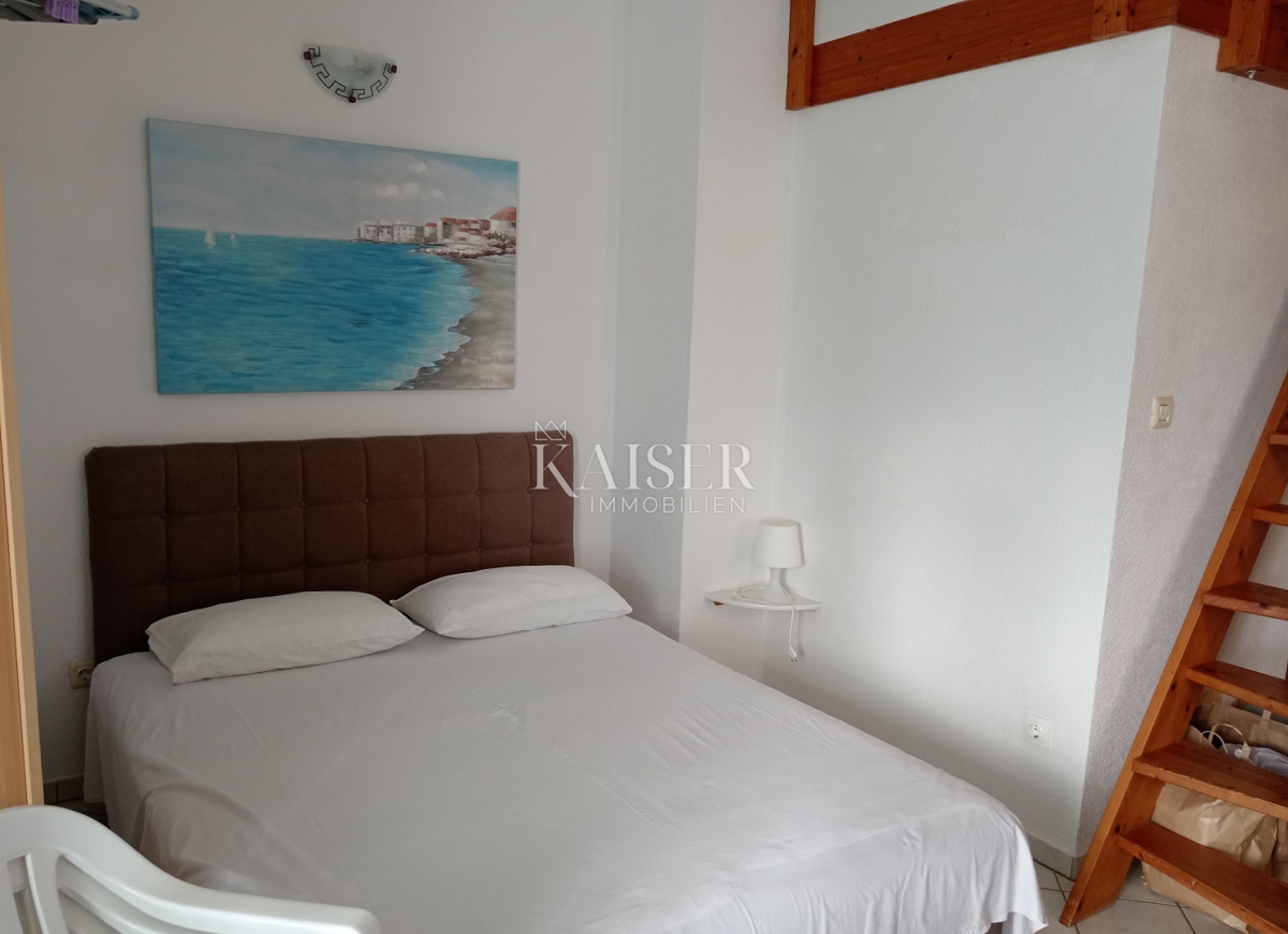 Medulin, apartma z veliko teraso 400m od morja