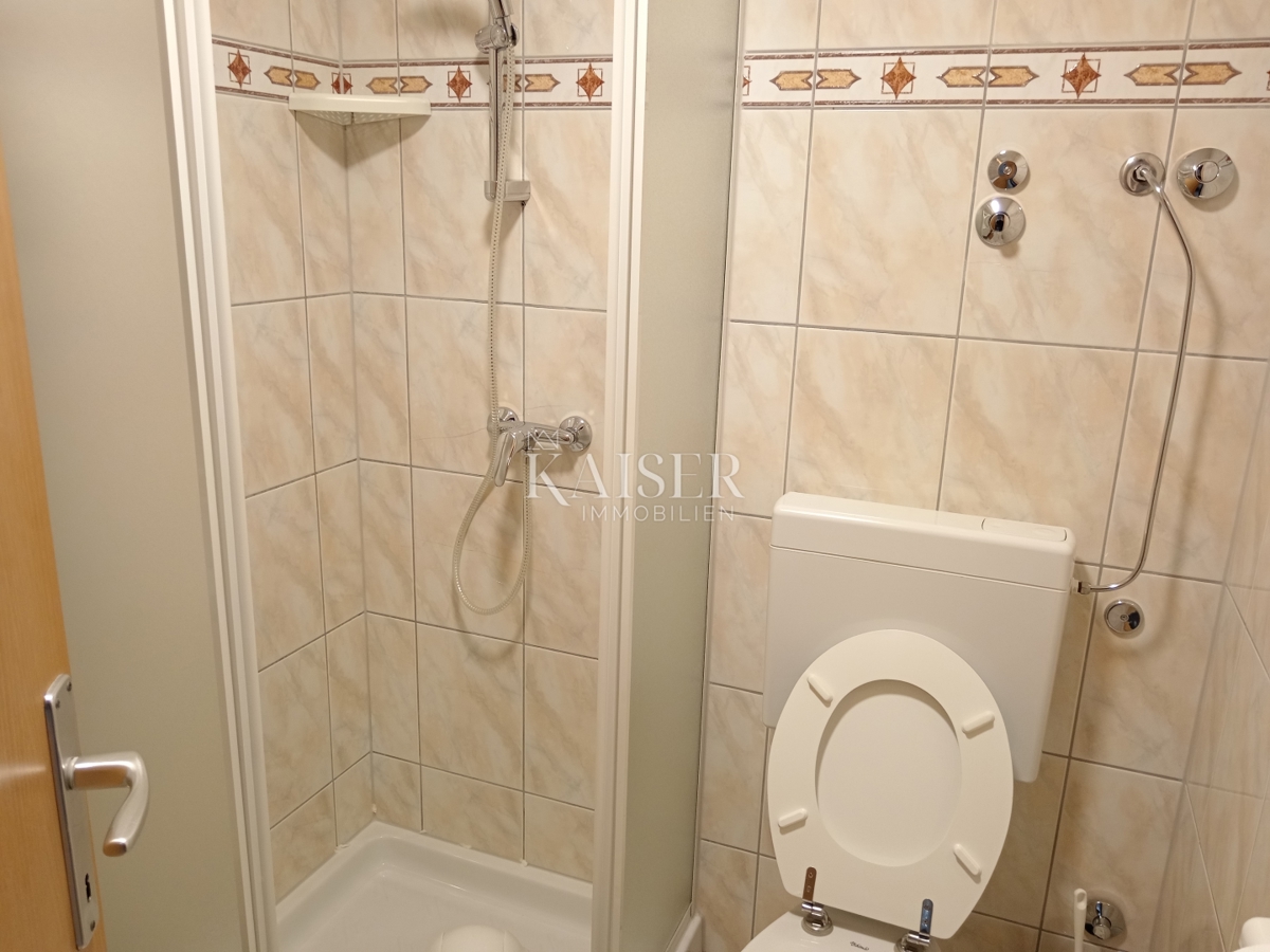 Medulin, apartma z veliko teraso 400m od morja