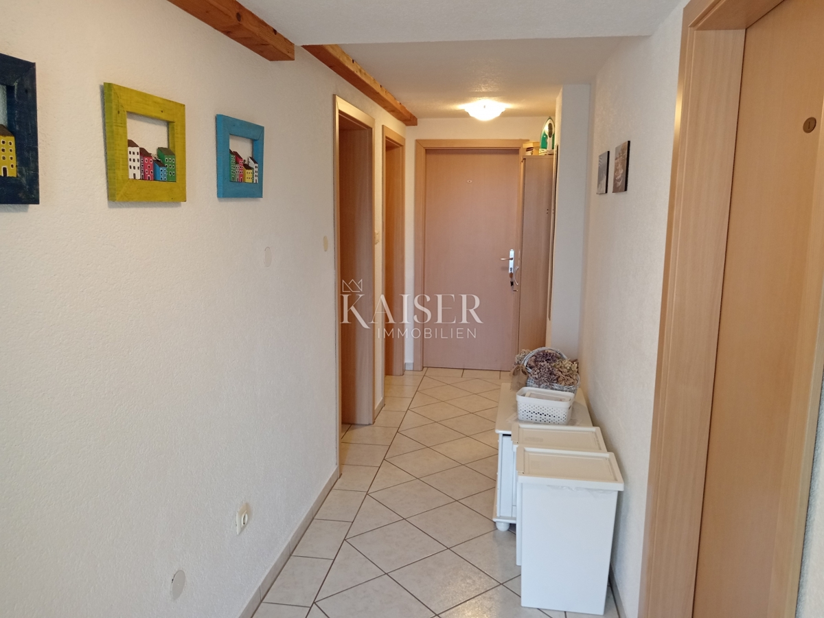 Medulin, apartma z veliko teraso 400m od morja