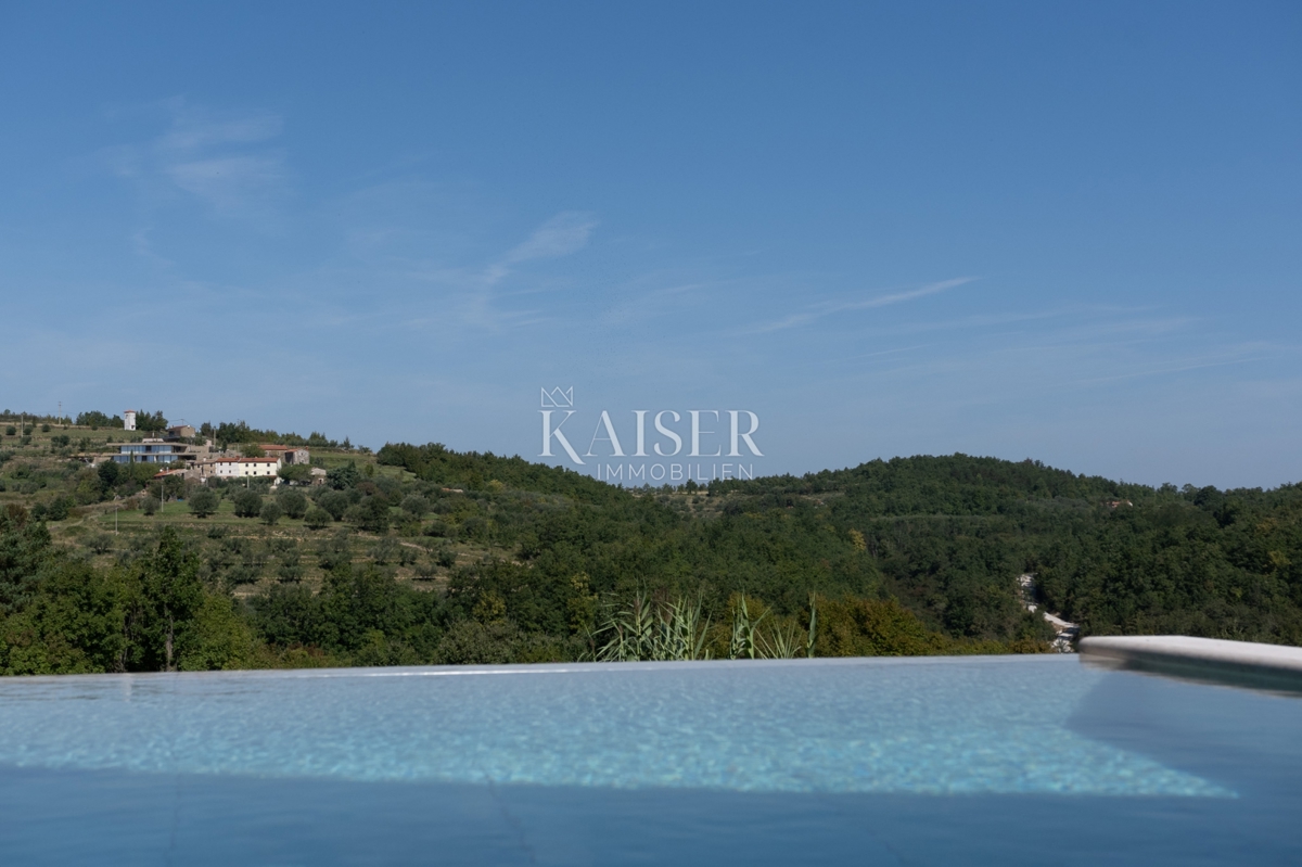 Momjan, Istra, razkošna oaza na gričih čarobnega Momjana