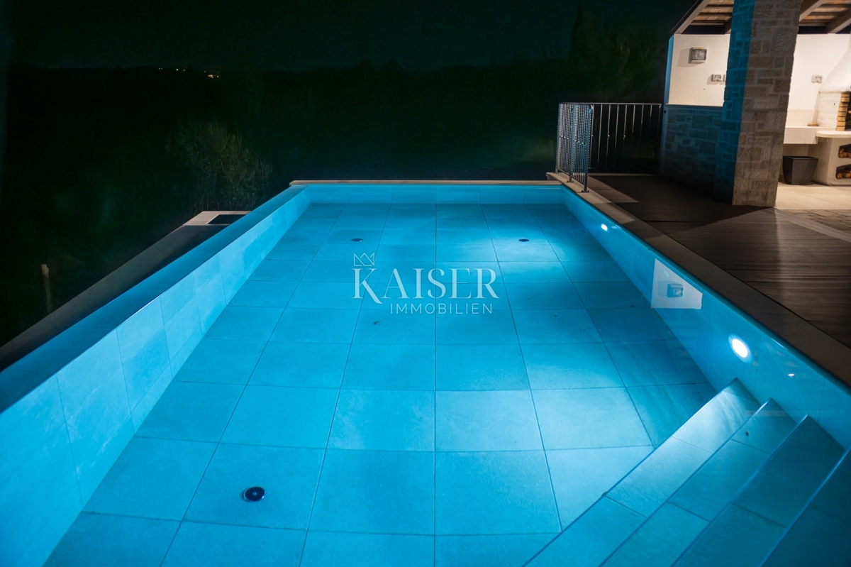 Momjan, Istra, razkošna oaza na gričih čarobnega Momjana