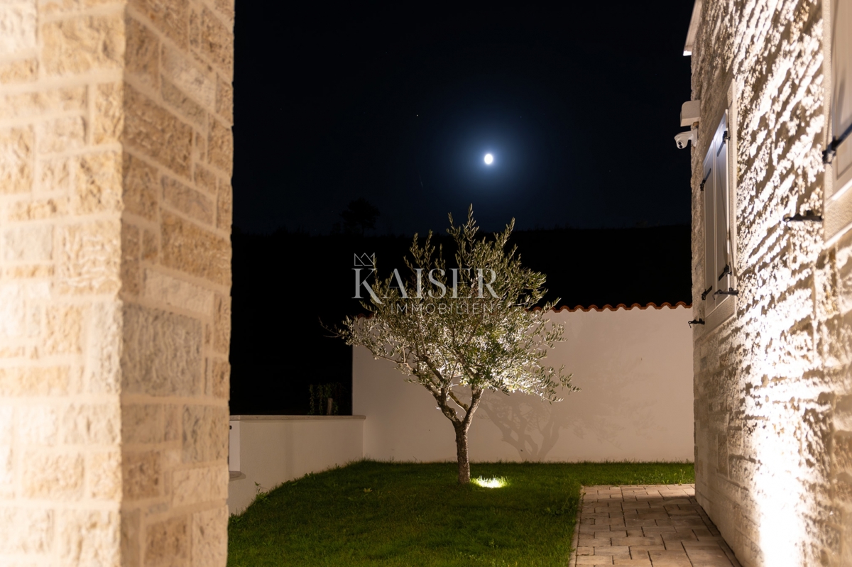 Momjan, Istra, razkošna oaza na gričih čarobnega Momjana