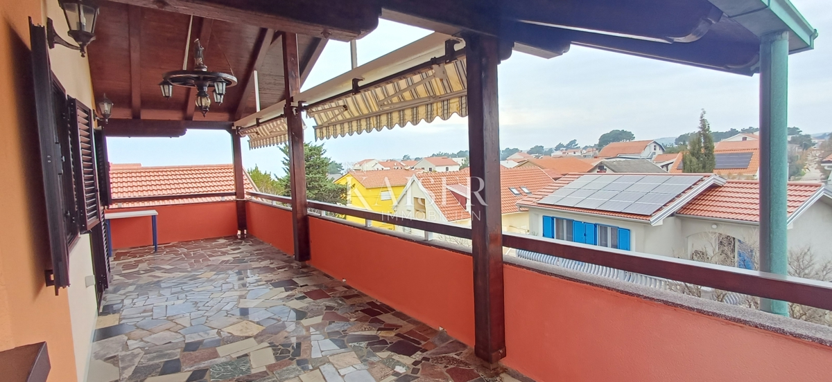 Vir – Apartma s teraso in pogledom na morje, 120 m od plaže