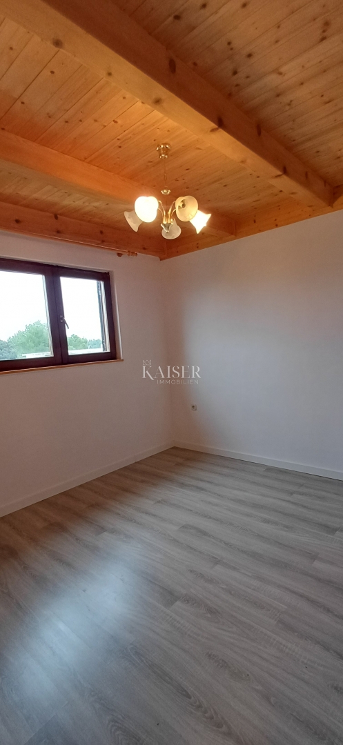 Vir – Apartma s teraso in pogledom na morje, 120 m od plaže