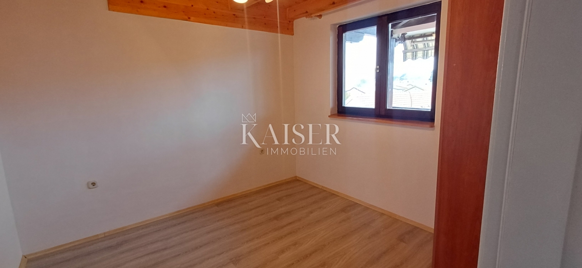 Vir – Apartma s teraso in pogledom na morje, 120 m od plaže